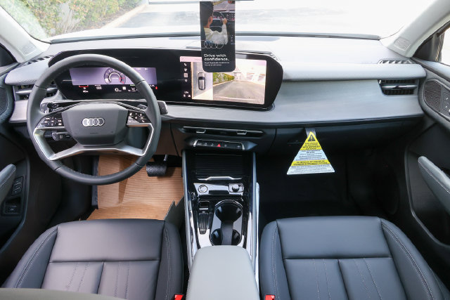 New 2026 Audi Q3 quattro 2.0T AWD/4WD image 7