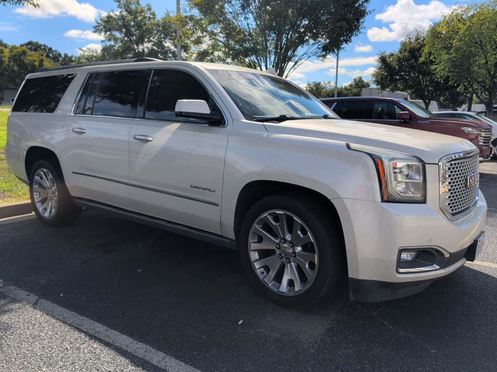 Used 2015 GMC Yukon XL Denali w/ Premium Package AWD/4WD image 2