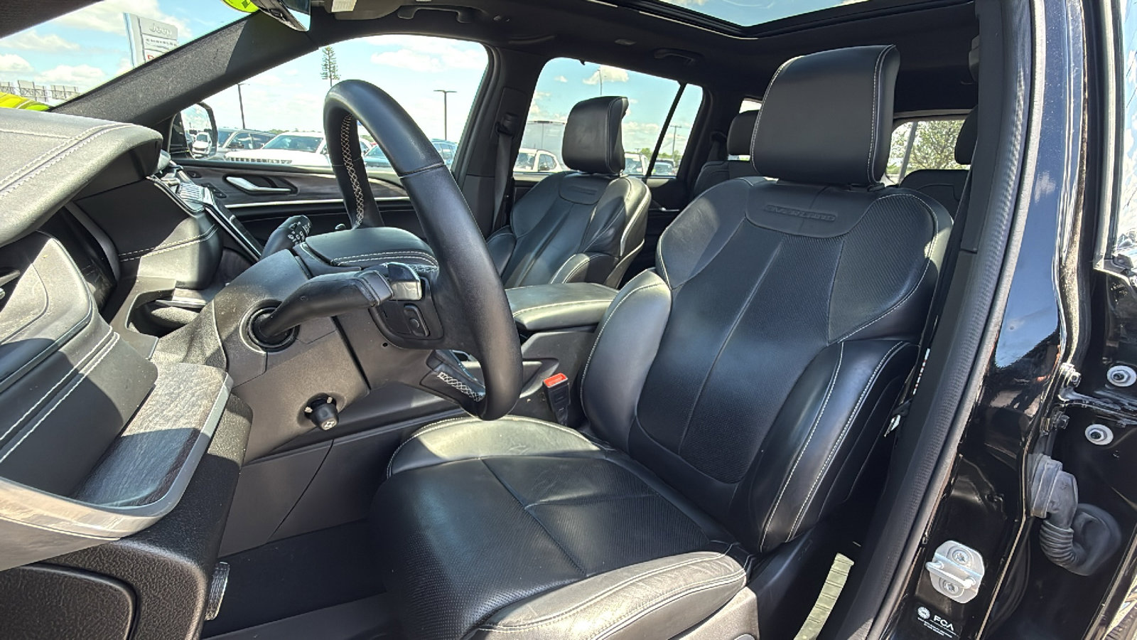 Used 2022 Jeep Grand Cherokee L Overland w/ Luxury Tech Group IV AWD/4WD image 15