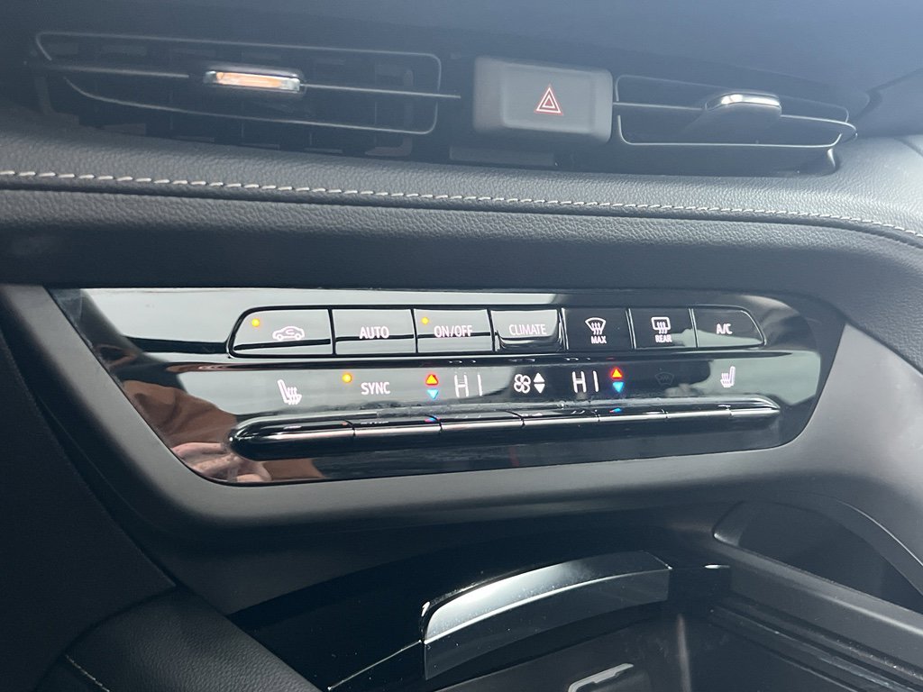 Used 2023 Buick Envision Essence w/ Technology Package I image 24