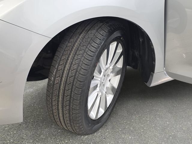 Used 2015 Toyota Sienna XLE w/ XLE Navigation Package AWD/4WD image 32