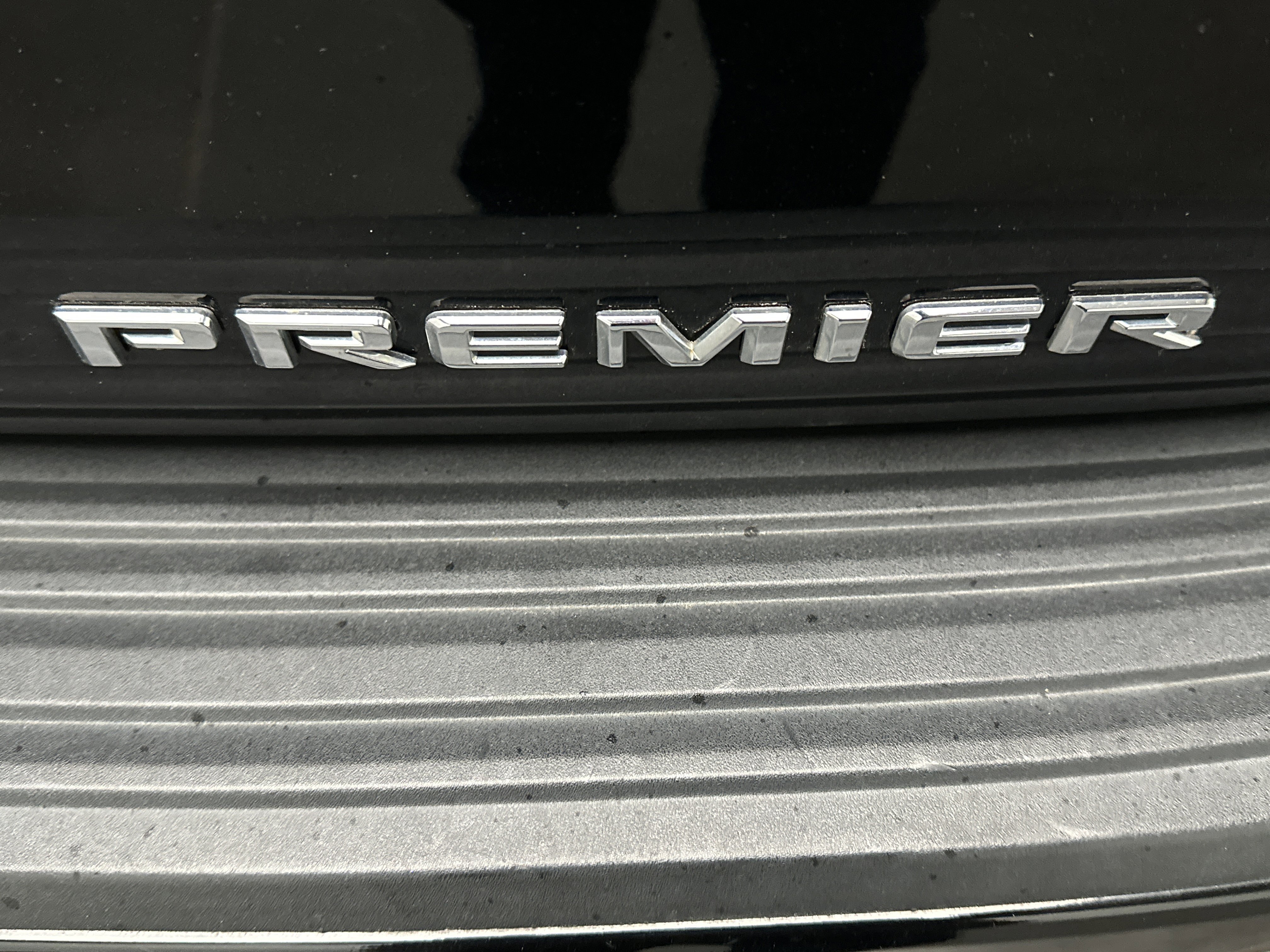 Used 2021 Chevrolet Tahoe Premier w/ Premium Package image 15