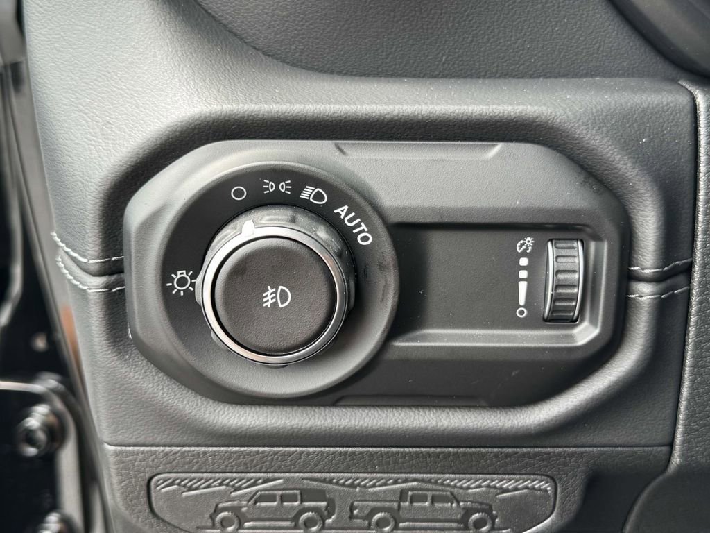 New 2025 Jeep Wrangler Sahara w/ Technology Group image 29