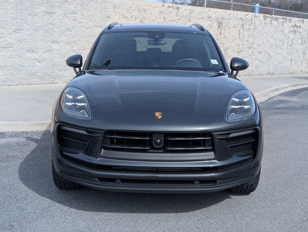 Certified 2025 Porsche Macan AWD/4WD image 11