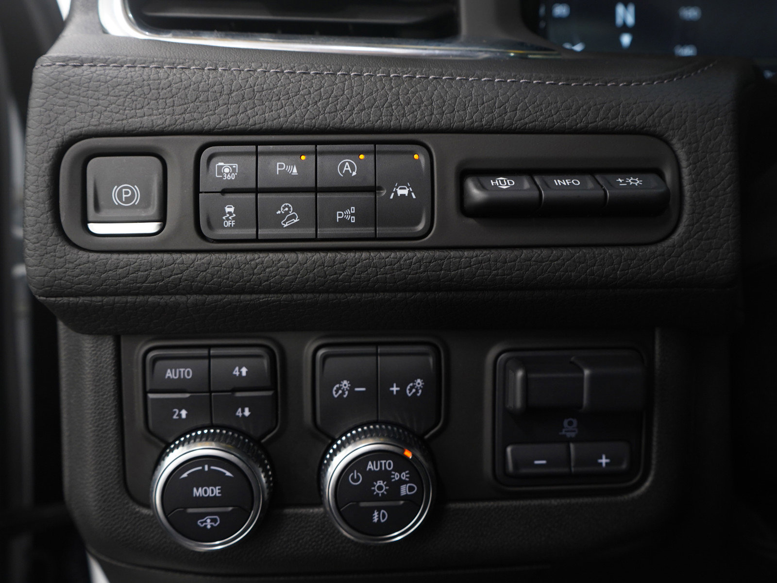 Used 2023 GMC Yukon Denali w/ Denali Reserve Package image 28