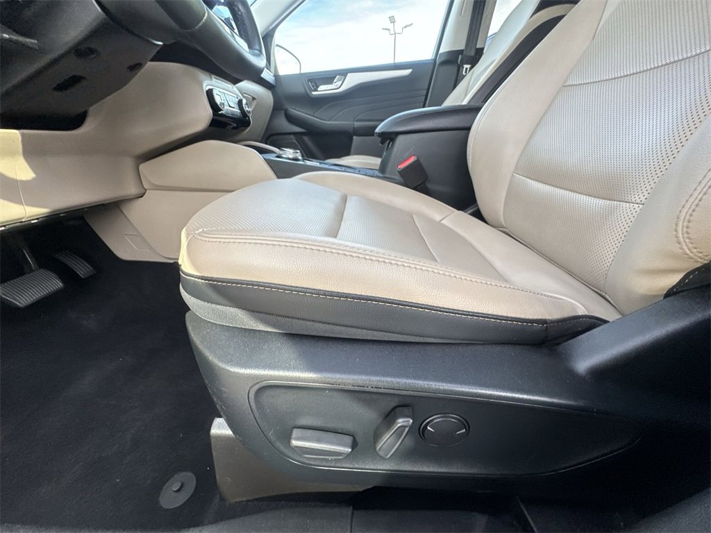 Used 2021 Ford Escape SEL w/ Technology Package image 12