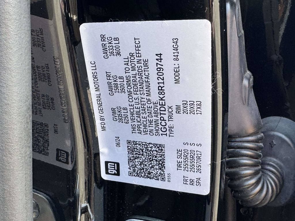 Used 2024 Chevrolet Colorado Z71 w/ Z71 Convenience Package 2 AWD/4WD image 28