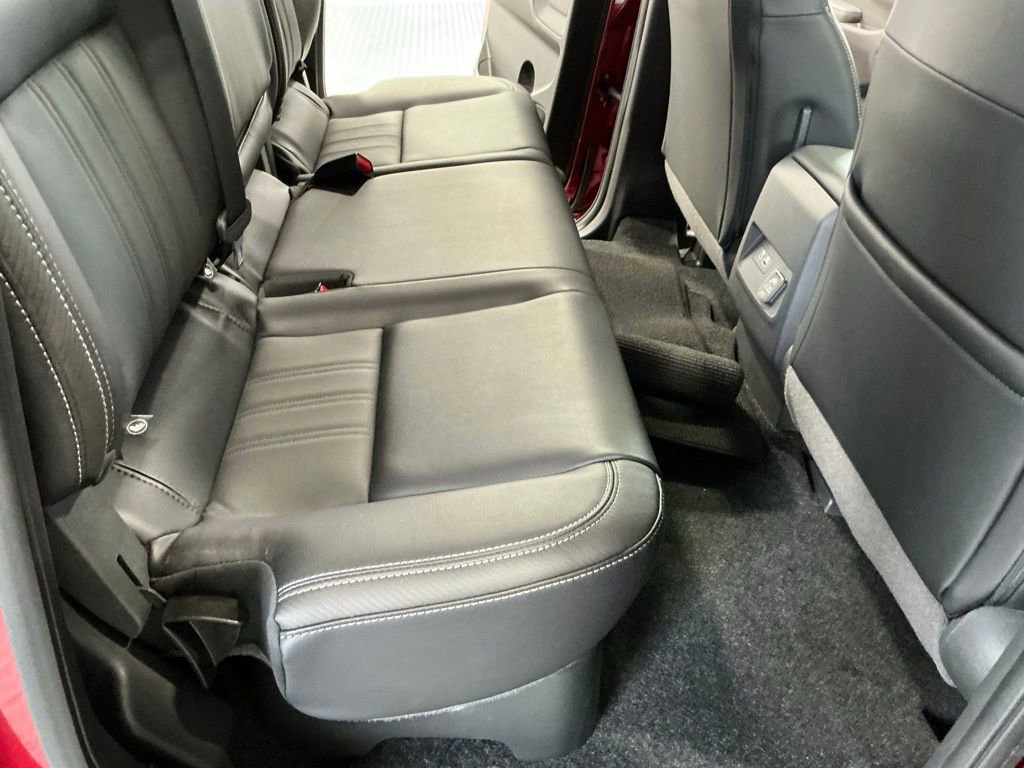 Used 2024 Nissan Frontier SL w/ Technology Package image 18