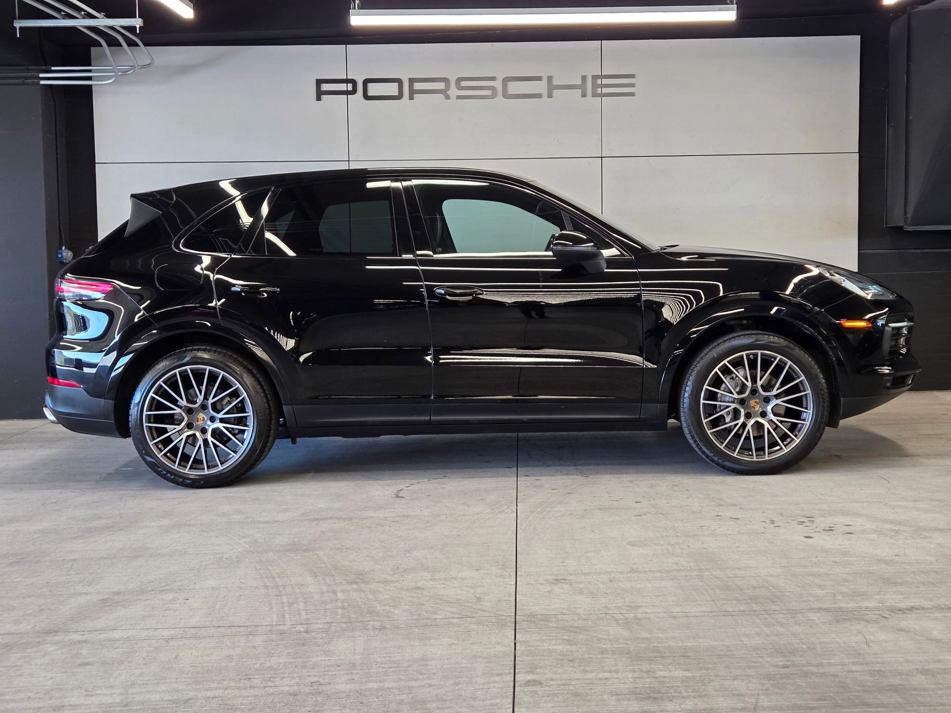 Certified 2020 Porsche Cayenne AWD/4WD image 30