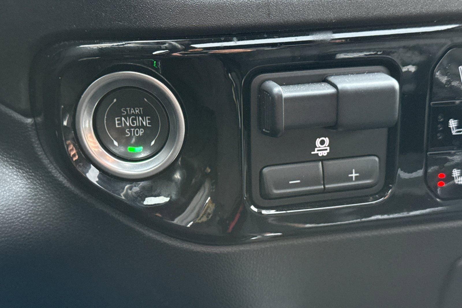 Used 2025 Chevrolet Silverado 3500 LTZ w/ LTZ Plus Package image 23