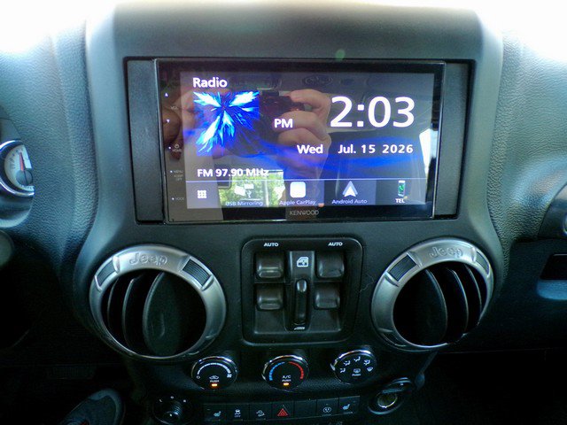 Used 2018 Jeep Wrangler Unlimited Sahara w/ Dual Top Group AWD/4WD image 13