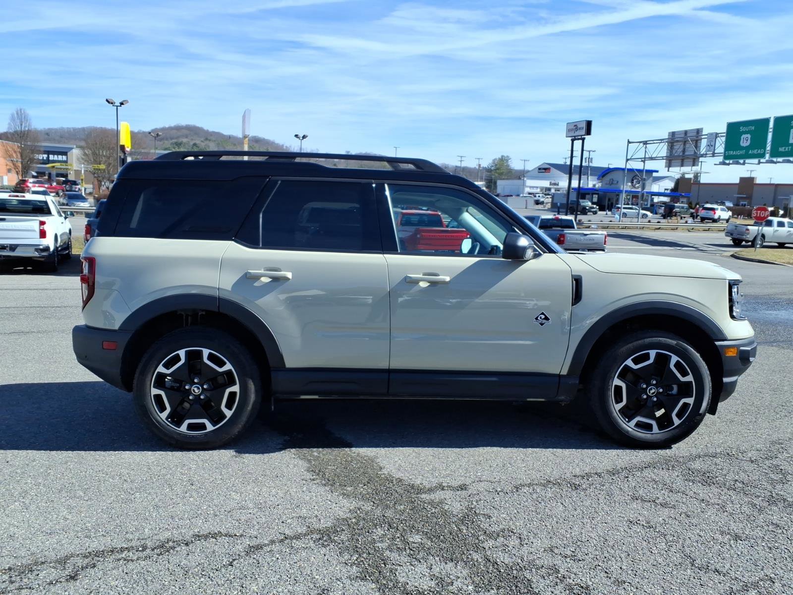 Used 2024 Ford Bronco Sport Outer Banks w/ Tech Package image 7