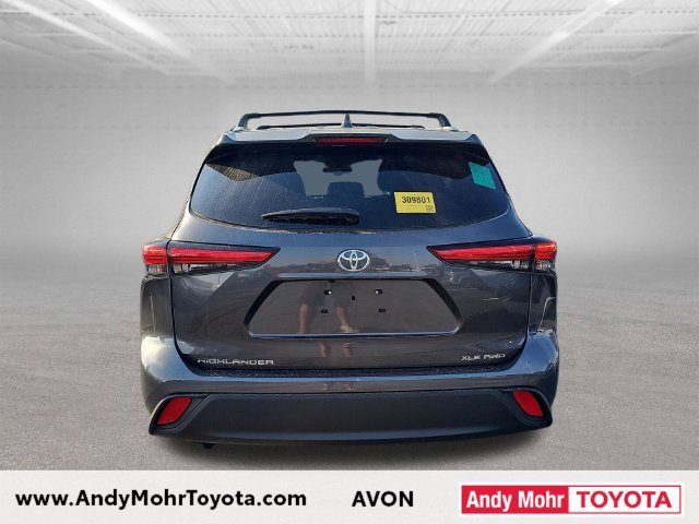 Used 2022 Toyota Highlander XLE AWD/4WD image 6
