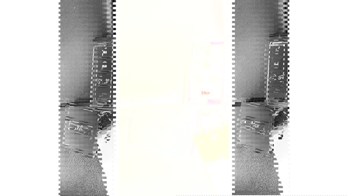 Used 2022 Jeep Grand Cherokee Limited image 38