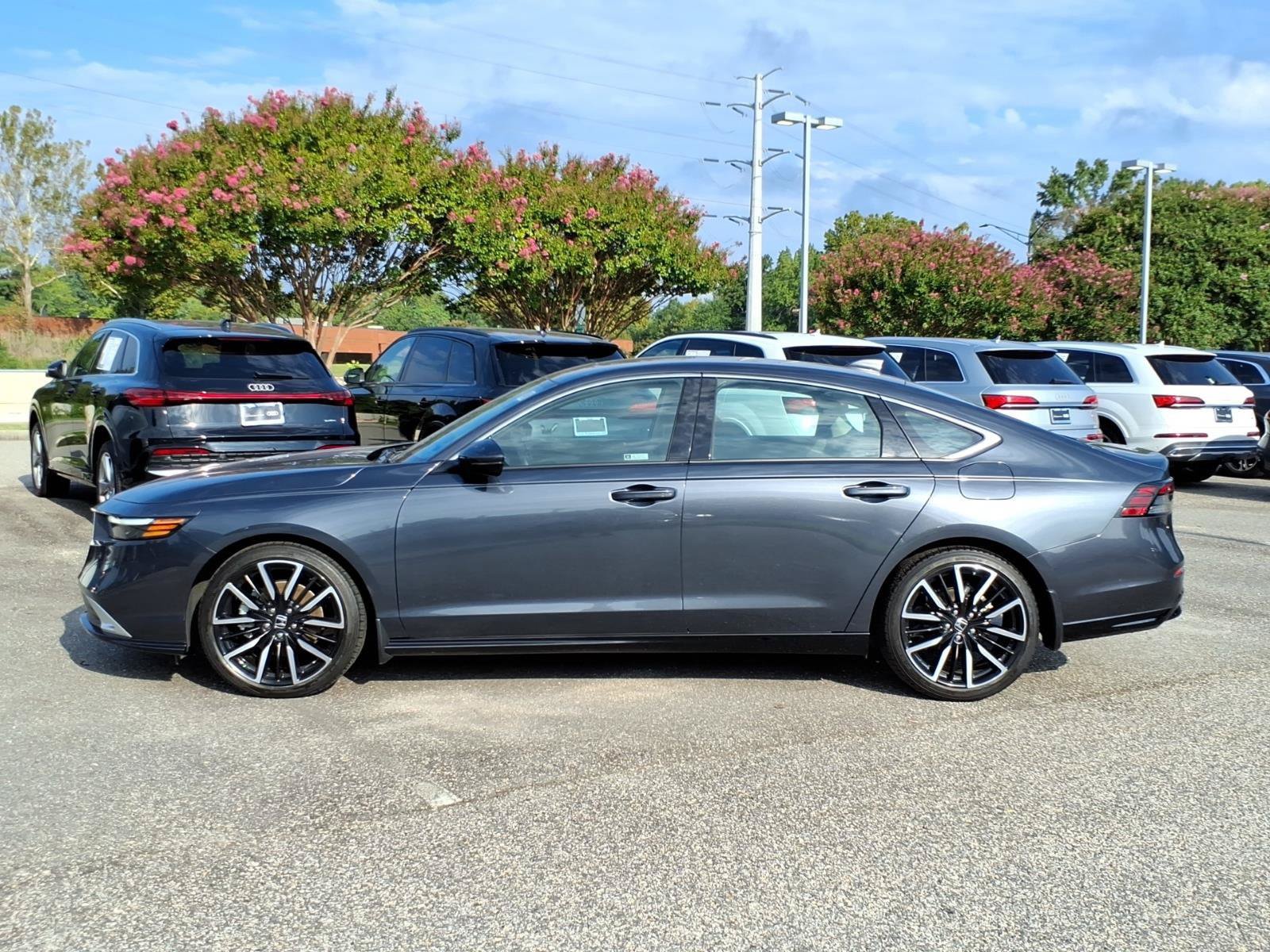 Used 2023 Honda Accord Touring image 3