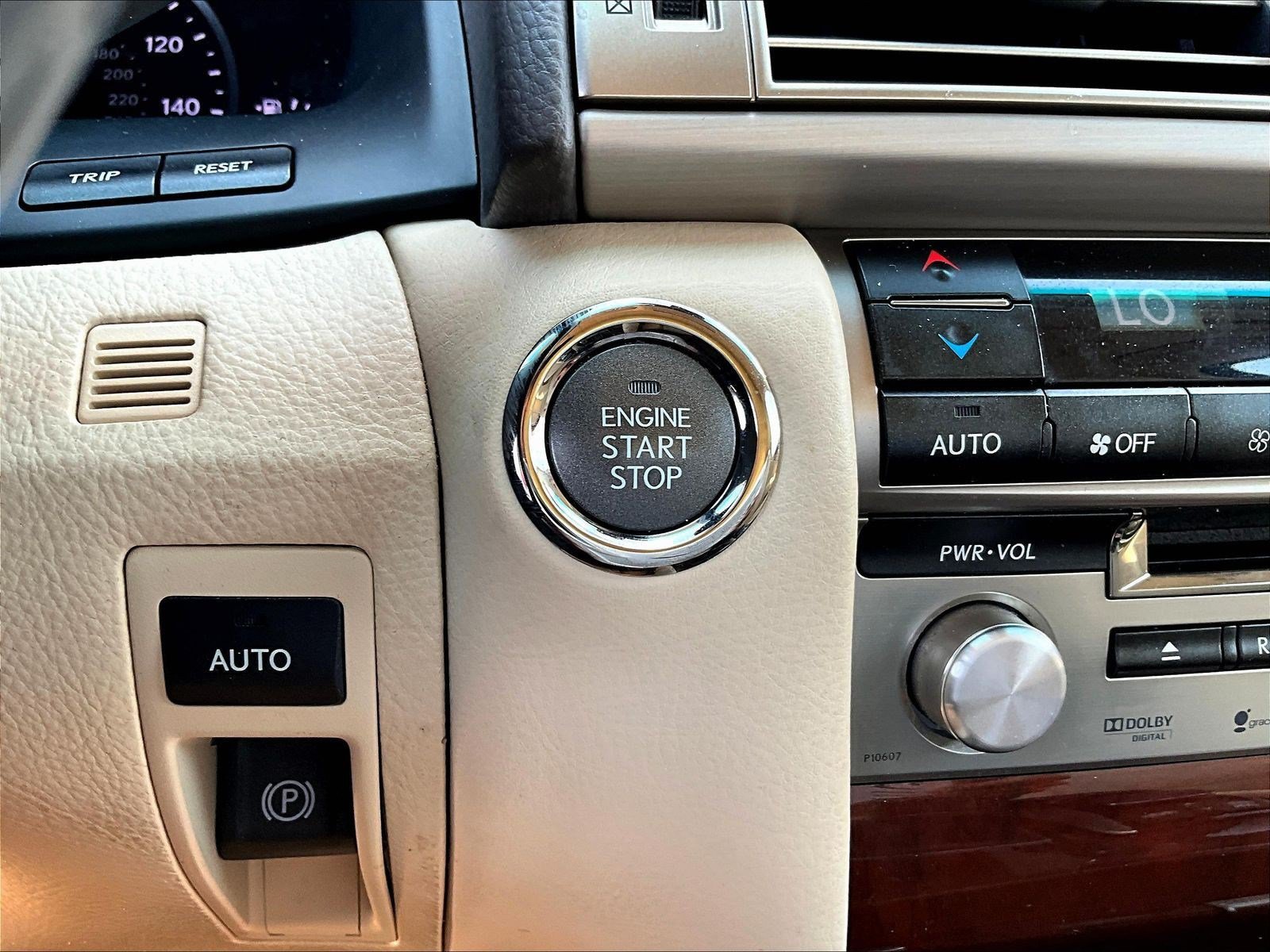 Used 2014 Lexus LS 460 AWD w/ Comfort Package image 16
