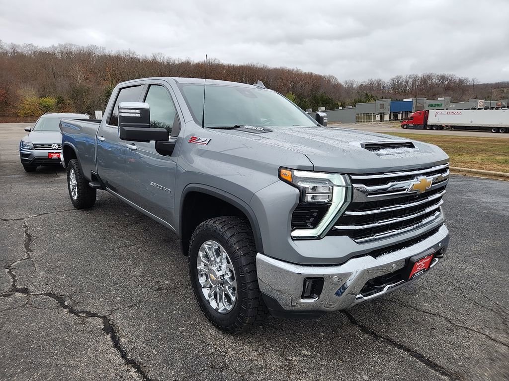 Used 2024 Chevrolet Silverado 3500 LTZ w/ LTZ Convenience Package image 2