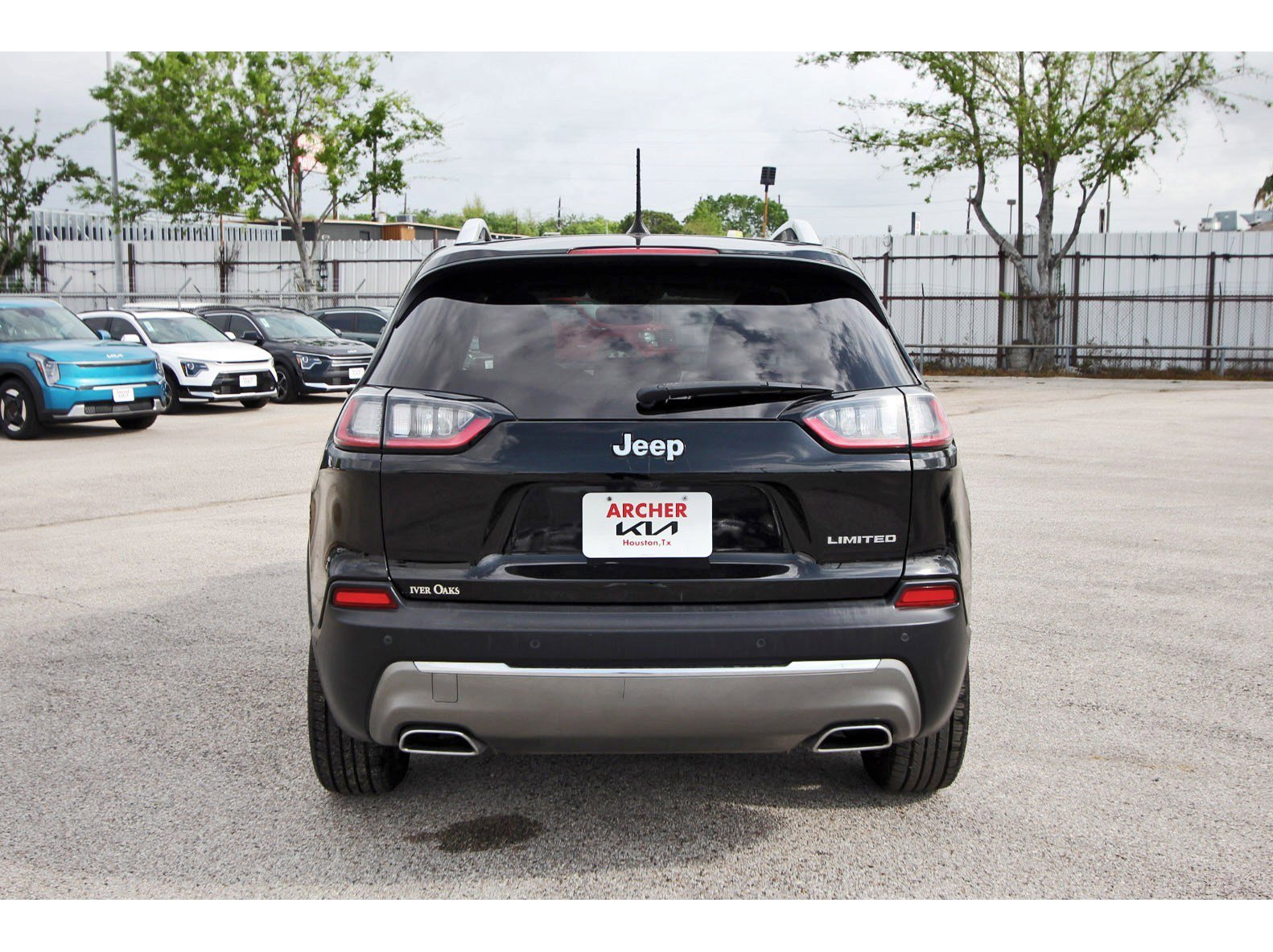 Used 2019 Jeep Cherokee Limited w/ Luxury Group image 6