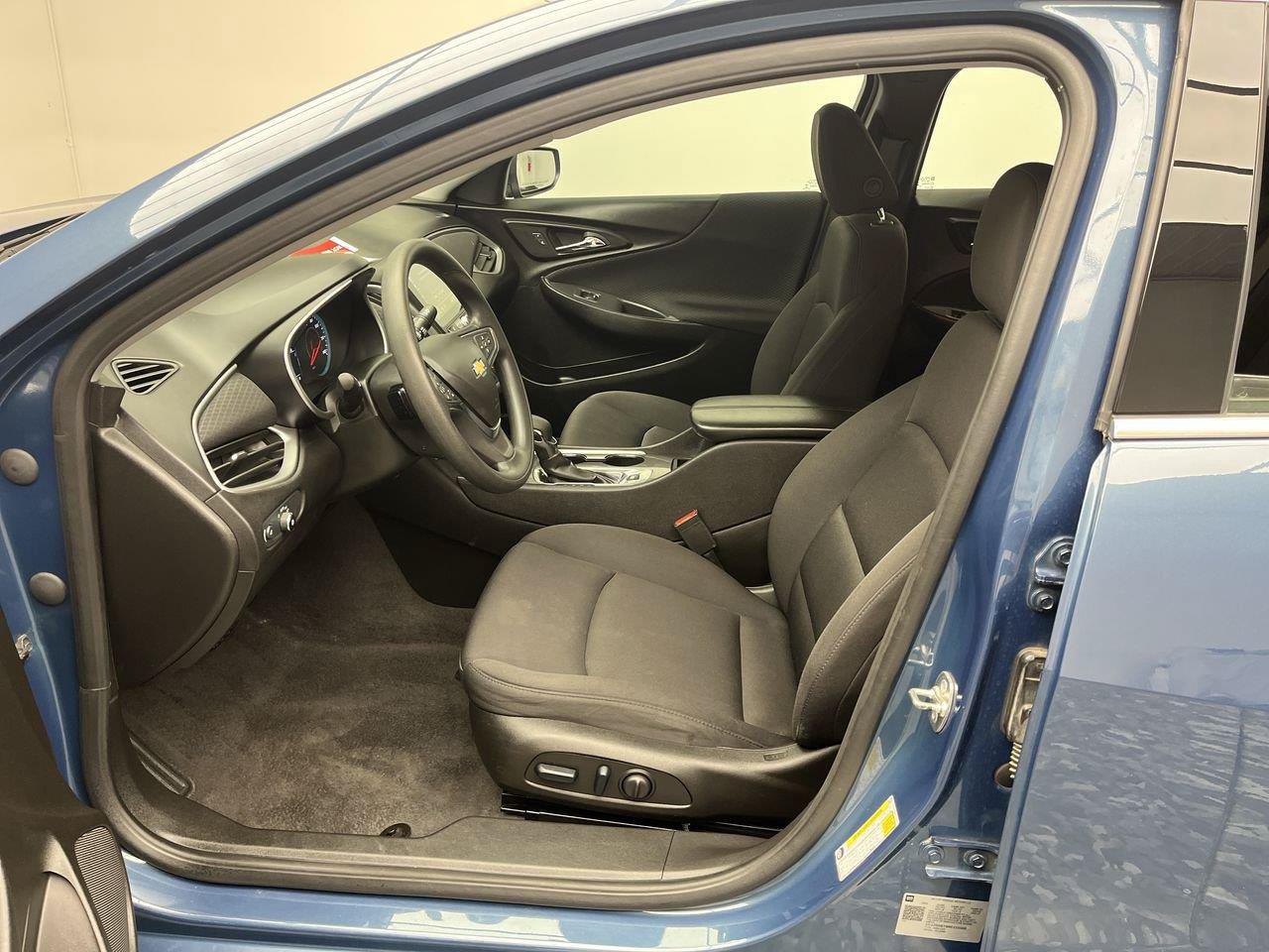 Certified 2024 Chevrolet Malibu LT FWD image 3