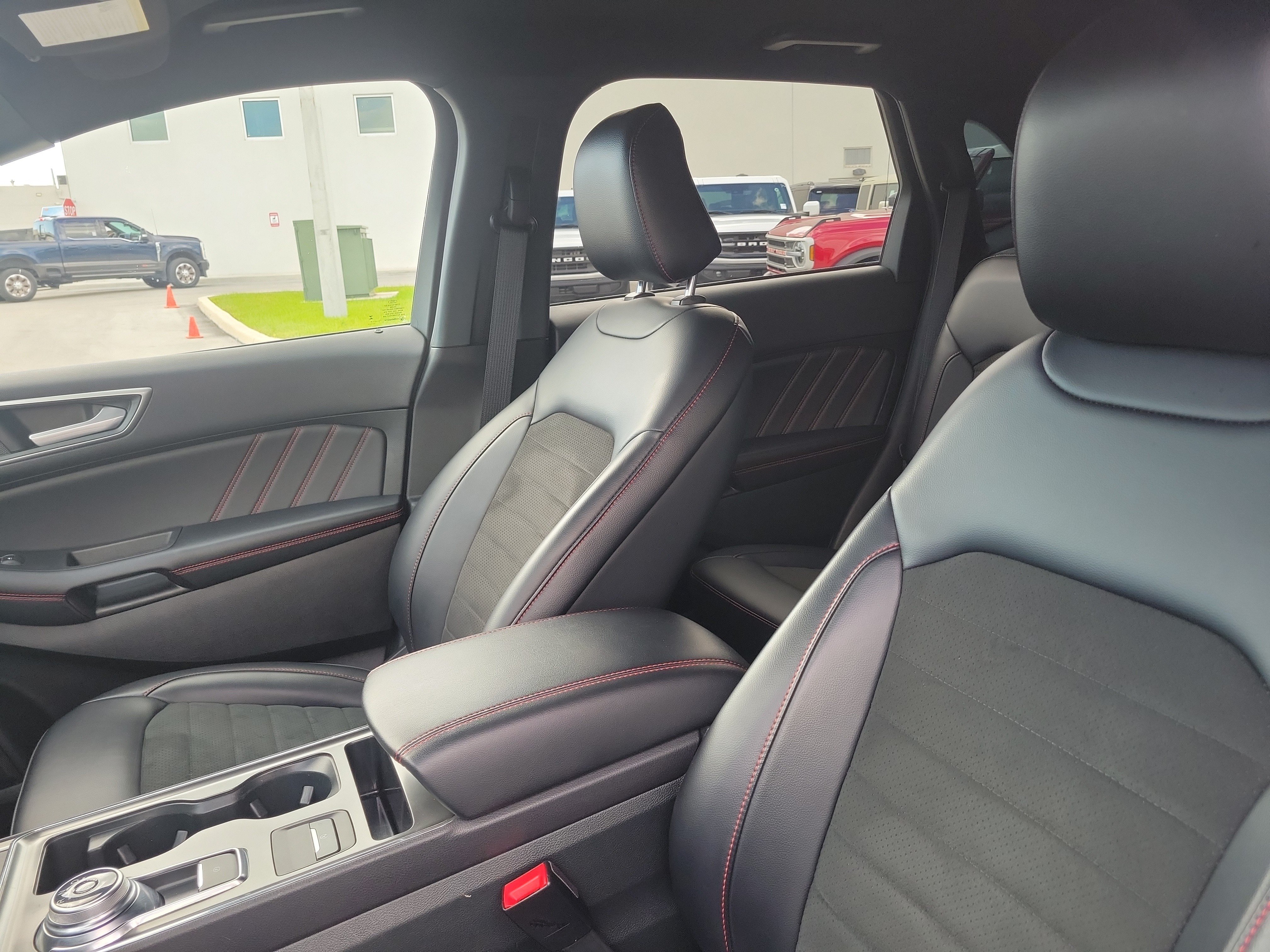 Used 2024 Ford Edge ST-Line AWD/4WD image 12