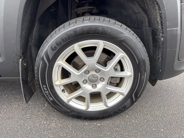 Used 2020 Jeep Renegade Latitude w/ Cold Weather Group image 10