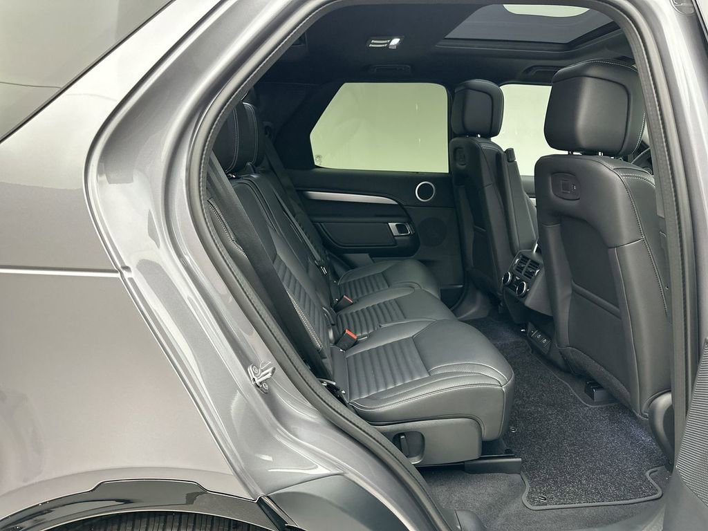 Certified 2025 Land Rover Discovery Dynamic SE AWD/4WD image 5