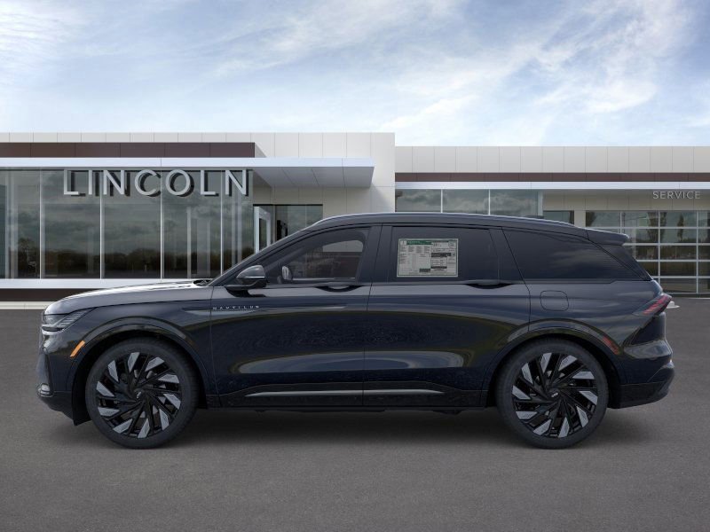 New 2025 Lincoln Nautilus Reserve image 3