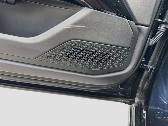 Used 2025 BMW i7 eDrive50 w/ M Sport Package RWD image 23