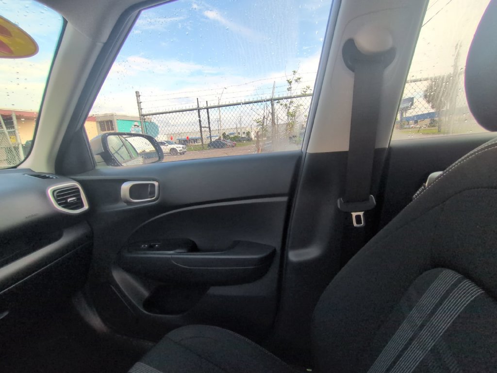 Used 2024 Hyundai Venue SEL FWD image 28