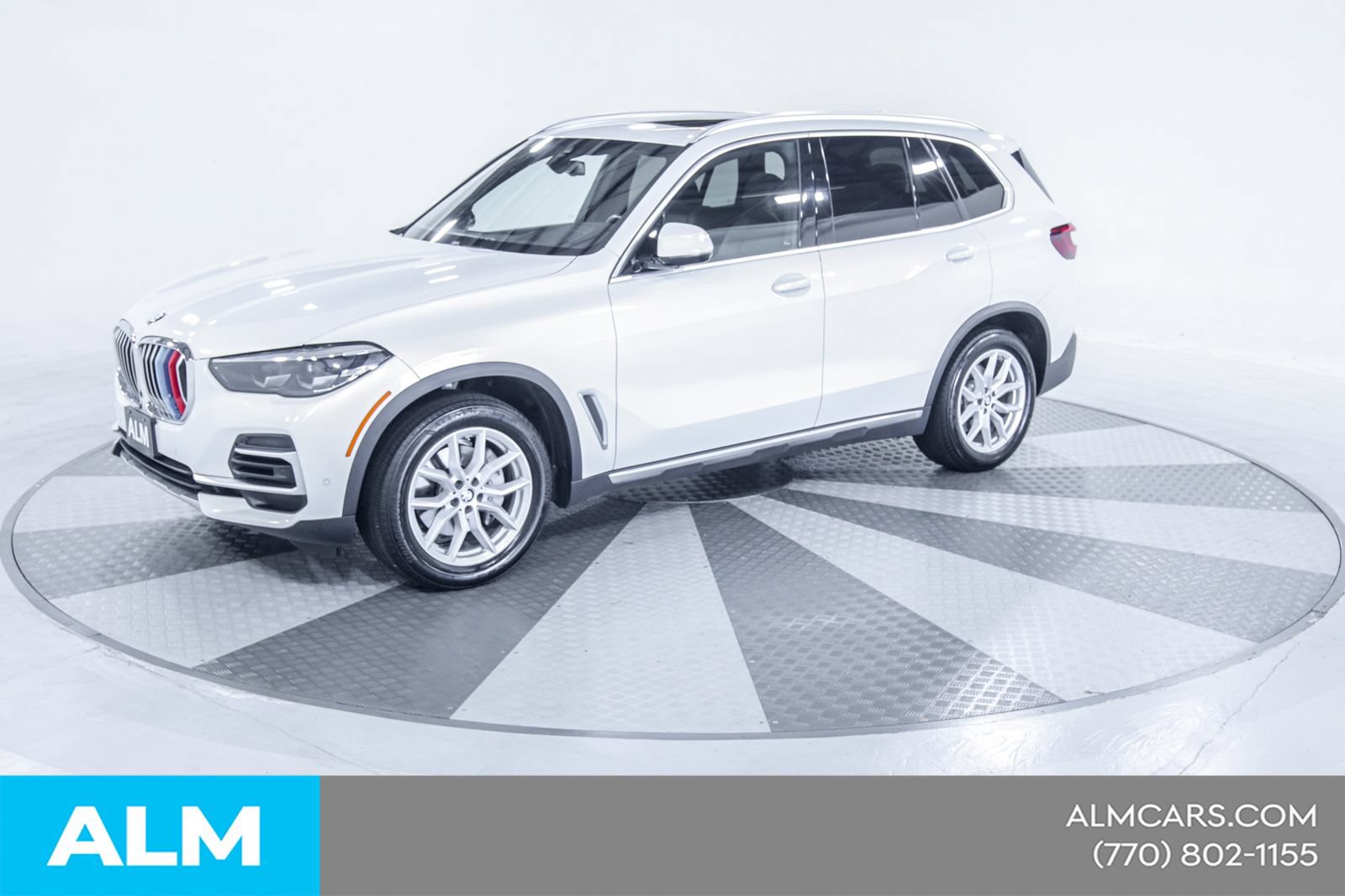 Used 2023 BMW X5 xDrive40i w/ Premium Package AWD/4WD image 3