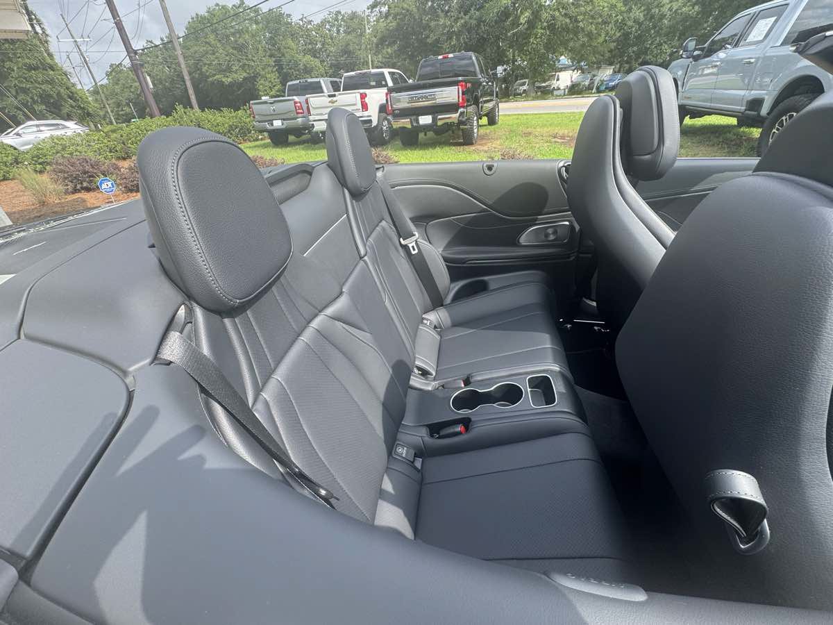 Used 2025 Mercedes-Benz CLE 300 4MATIC Cabriolet w/ Night Package image 10