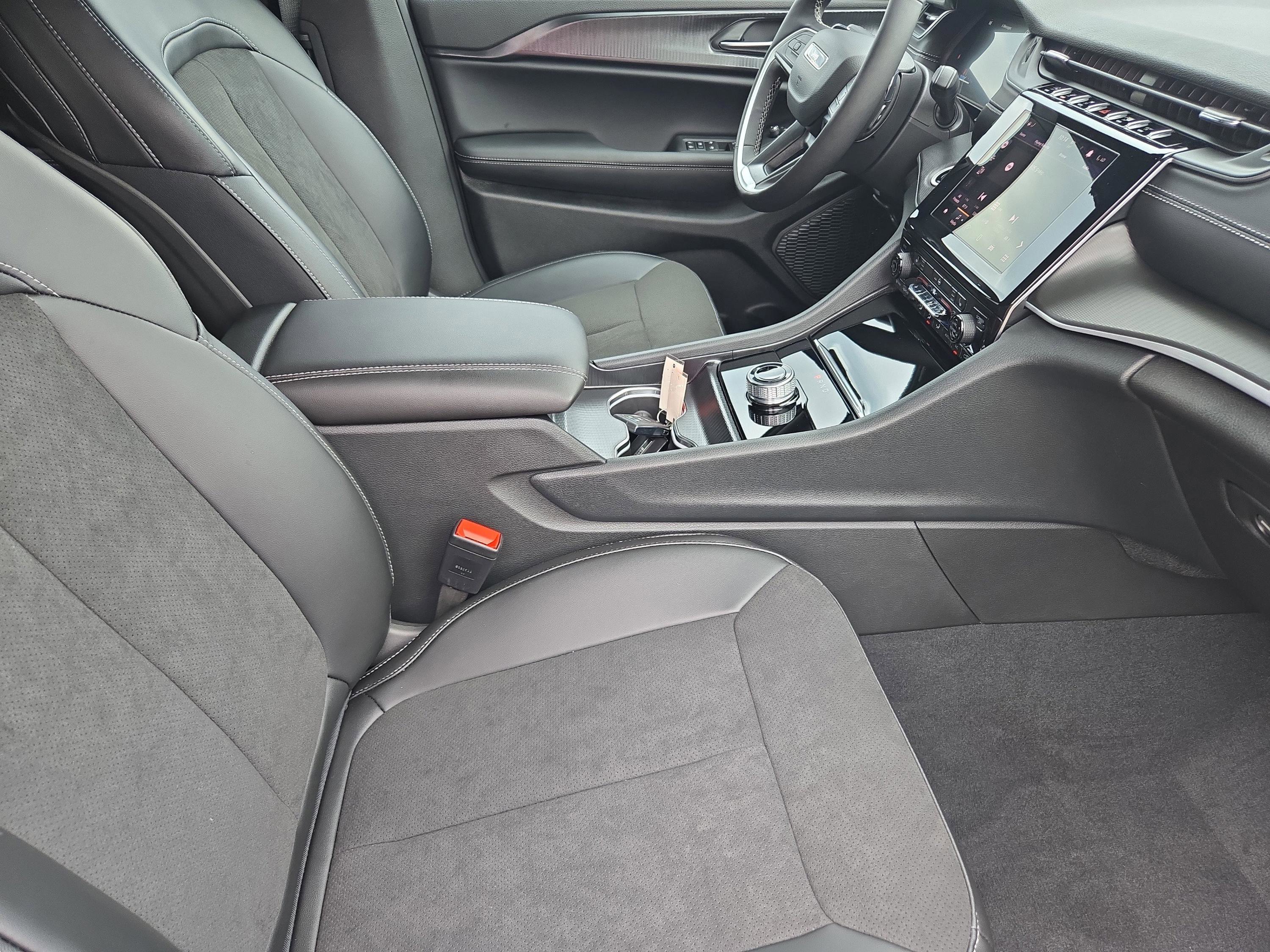 New 2025 Jeep Grand Cherokee L Altitude image 68