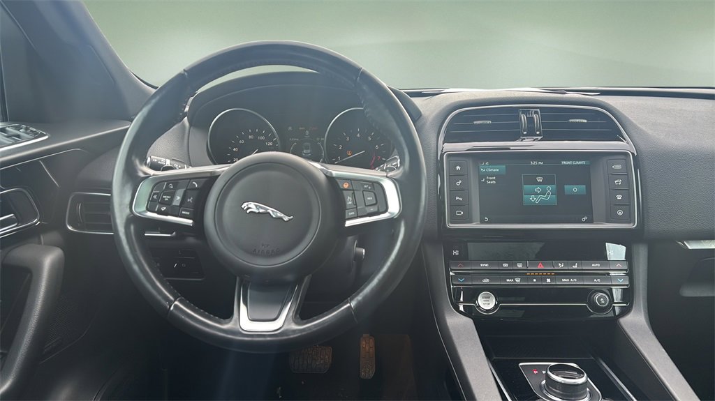 Used 2018 Jaguar F-PACE Prestige image 14