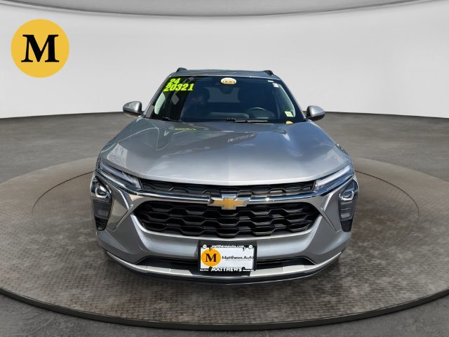 Used 2024 Chevrolet Trax LT w/ Sunroof Package FWD image 9