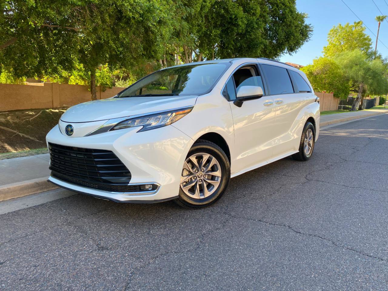 Used 2023 Toyota Sienna XLE FWD image 72