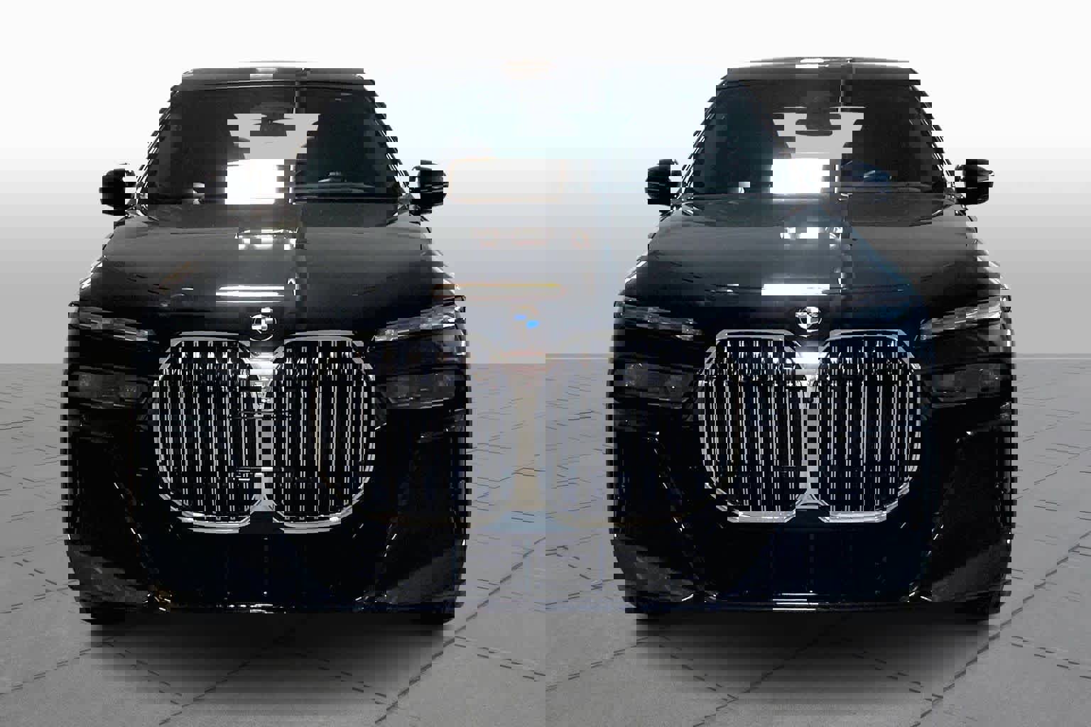 Certified 2023 BMW 760i xDrive image 4