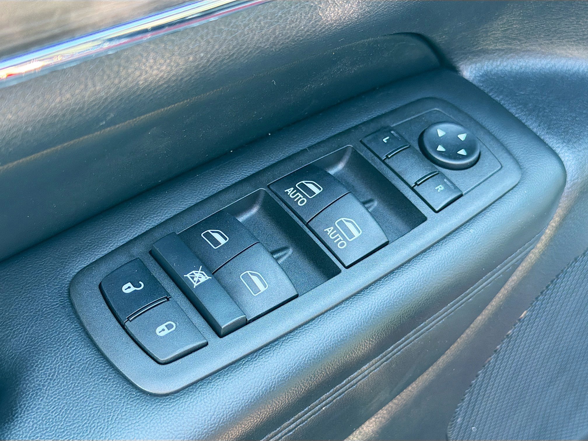 Used 2022 Jeep Grand Cherokee Limited w/ Tech Group AWD/4WD image 8
