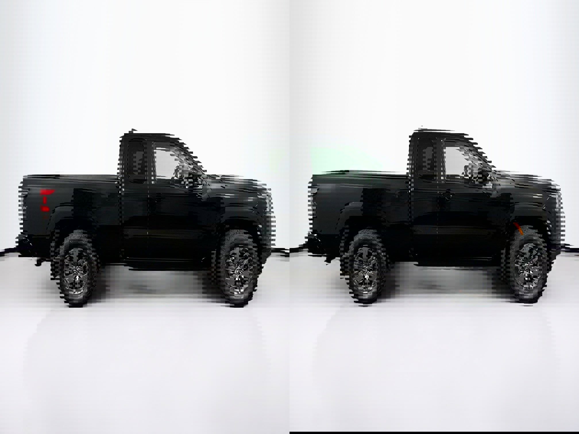 Used 2025 Nissan Frontier SV image 12