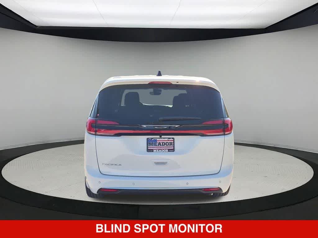 New 2027 Chrysler Pacifica Select FWD image 5