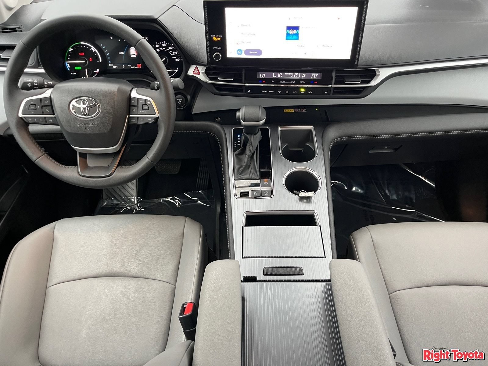Certified 2026 Toyota Sienna XLE FWD image 16