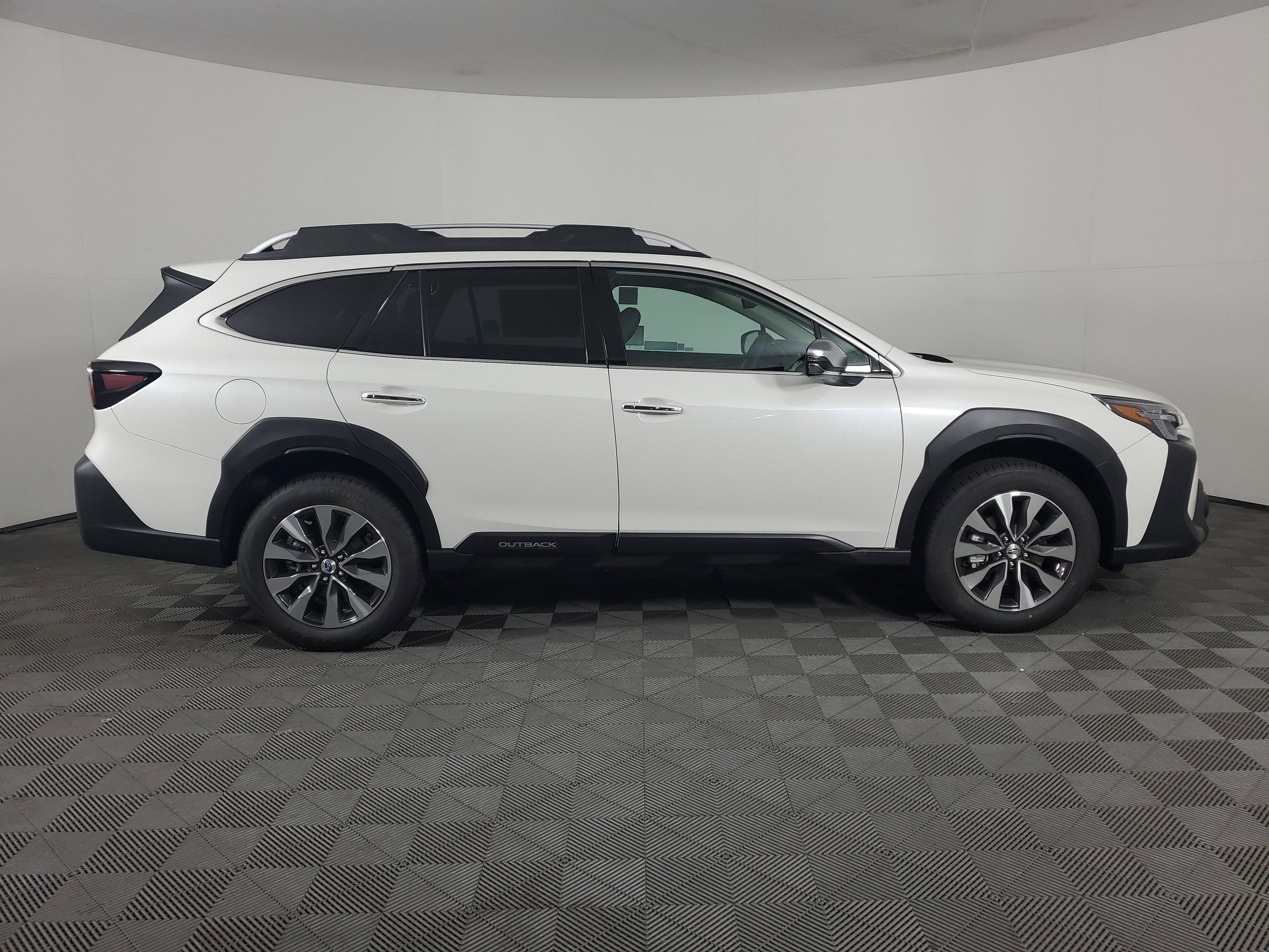 New 2025 Subaru Outback Touring XT image 3