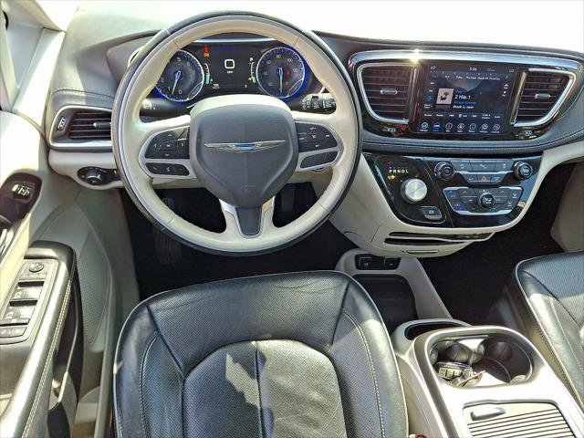 Used 2020 Chrysler Pacifica Limited FWD image 13