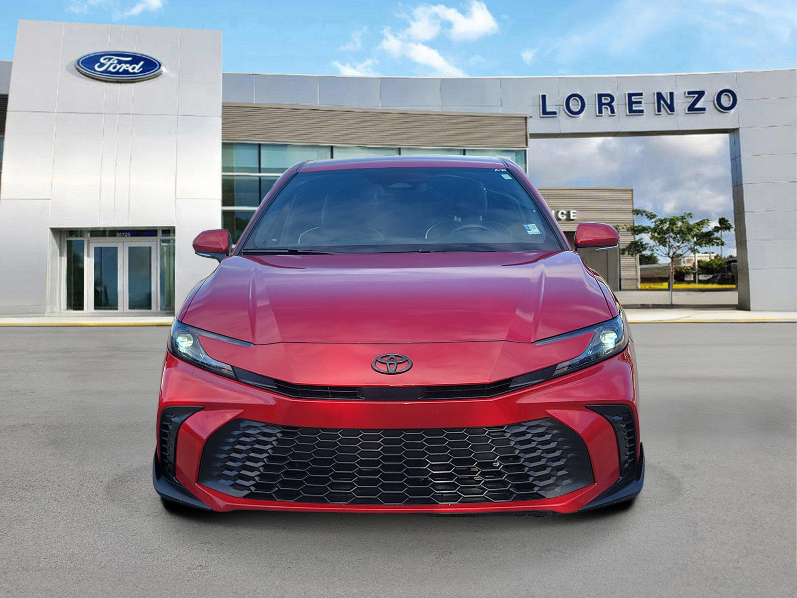 Used 2025 Toyota Camry SE w/ Convenience Package FWD image 2