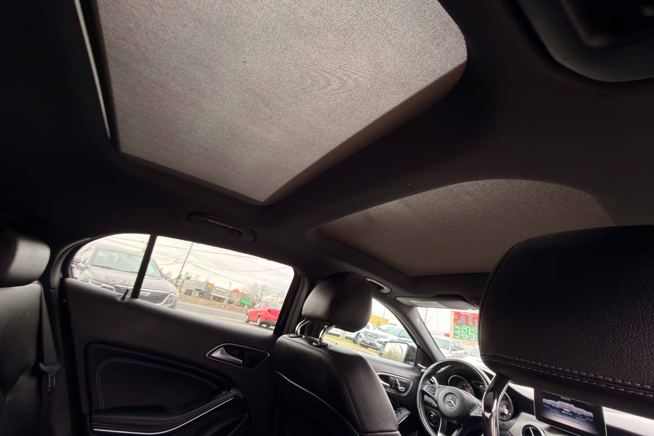 Used 2020 Mercedes-Benz GLA 250 4MATIC w/ Premium Package image 17