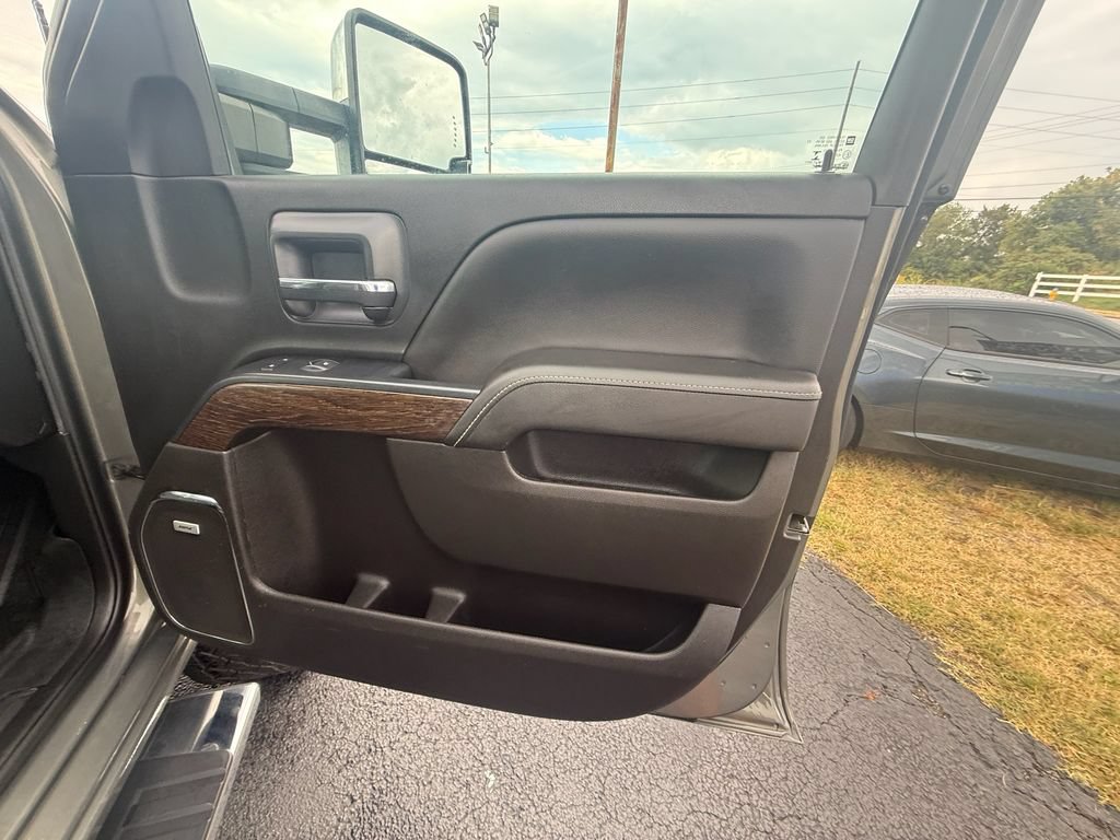 Used 2018 GMC Sierra 2500 Denali w/ Duramax Plus Package AWD/4WD image 22