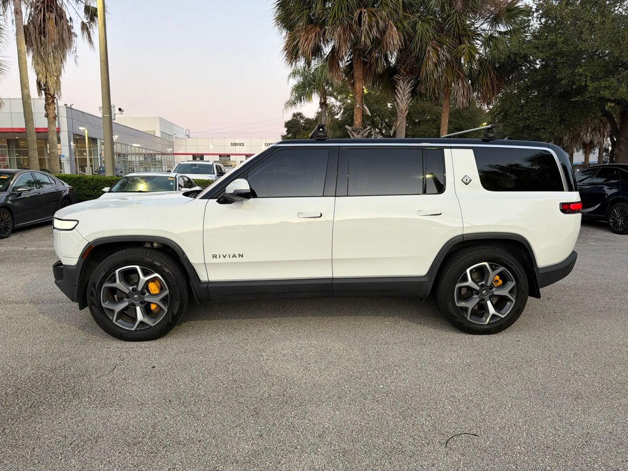 Used 2023 Rivian R1S Adventure AWD/4WD image 2