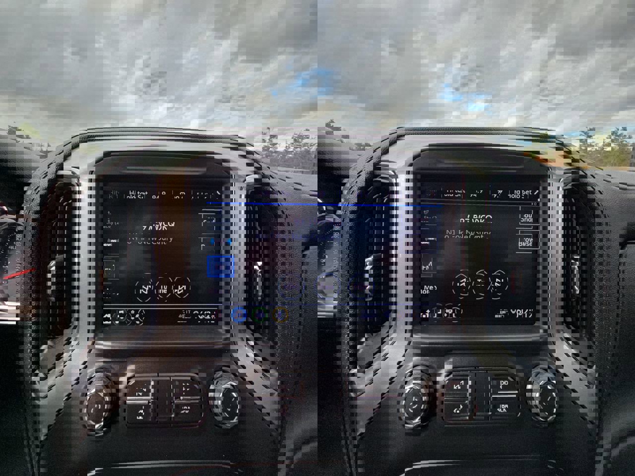 Used 2022 Chevrolet Silverado 2500 LT w/ Snow Plow Prep/Camper Package image 49