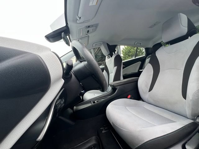 Used 2020 Toyota Prius LE AWD/4WD image 16