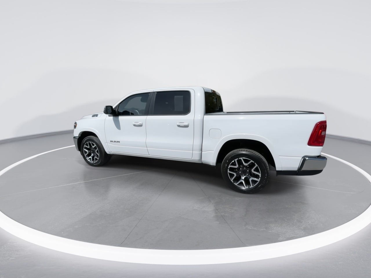 Used 2025 RAM 1500 Laramie AWD/4WD image 12