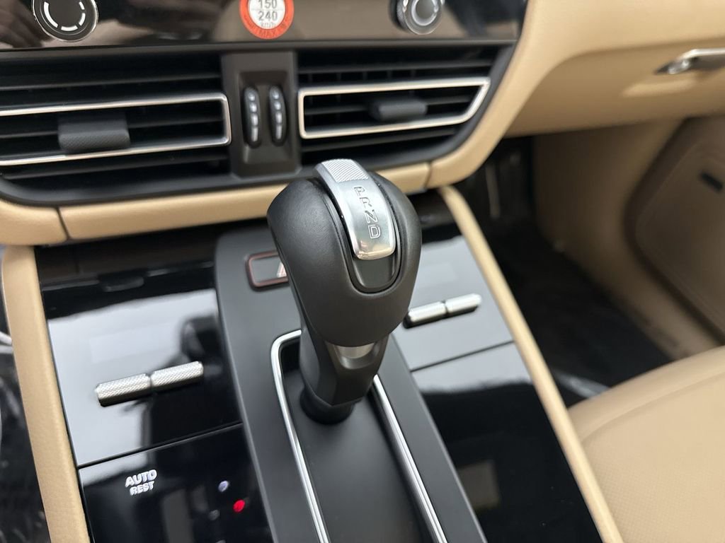Certified 2025 Porsche Macan image 33